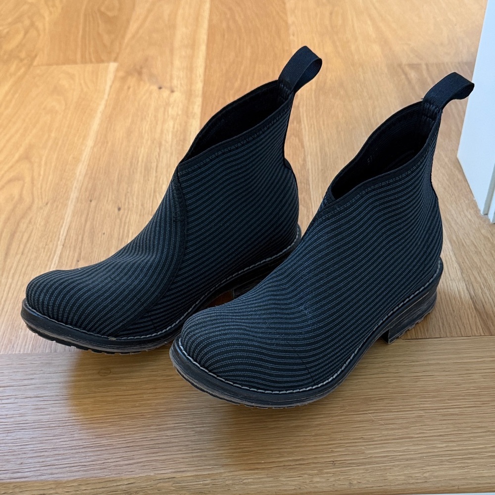 Women's Charleston Shoe Company Boots--size 9